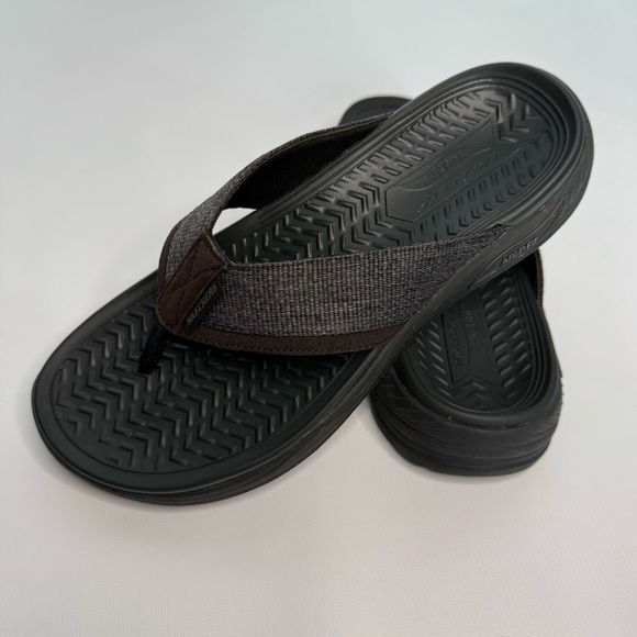 Skechers Arch Fit Men's Black and Dark Brown Flip-Flops size 9 - Picture 7 of 9